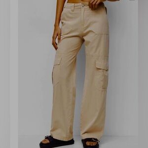 Pull & Bear Cargo pants Tan Womens size 4 Straight leg Loose fit Casual Relaxed